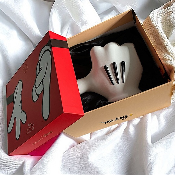 Spectrum x Disney - Mickey Mouse Glove - Makeup Storage/Brush Holder - Picture 2 of 5